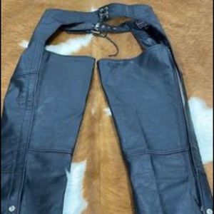Leather motorcycle chaps medium great condition.